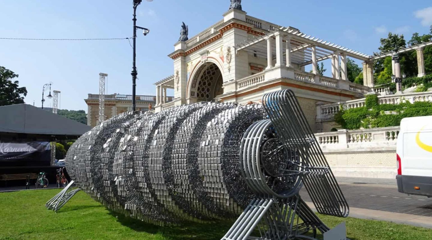 e4e32a2fdb30cb56ec45d313517bf6a6_1